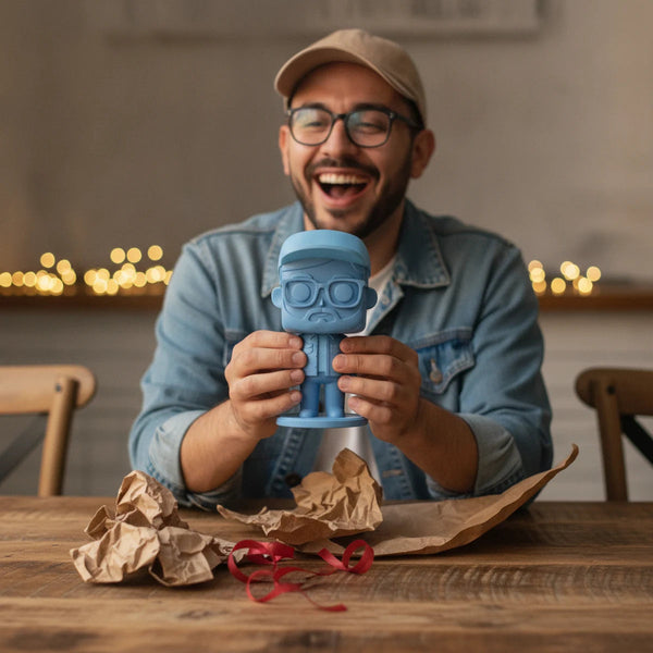 Foto de una persona con su figura 3D personalizada estilo Cabezón — tresde